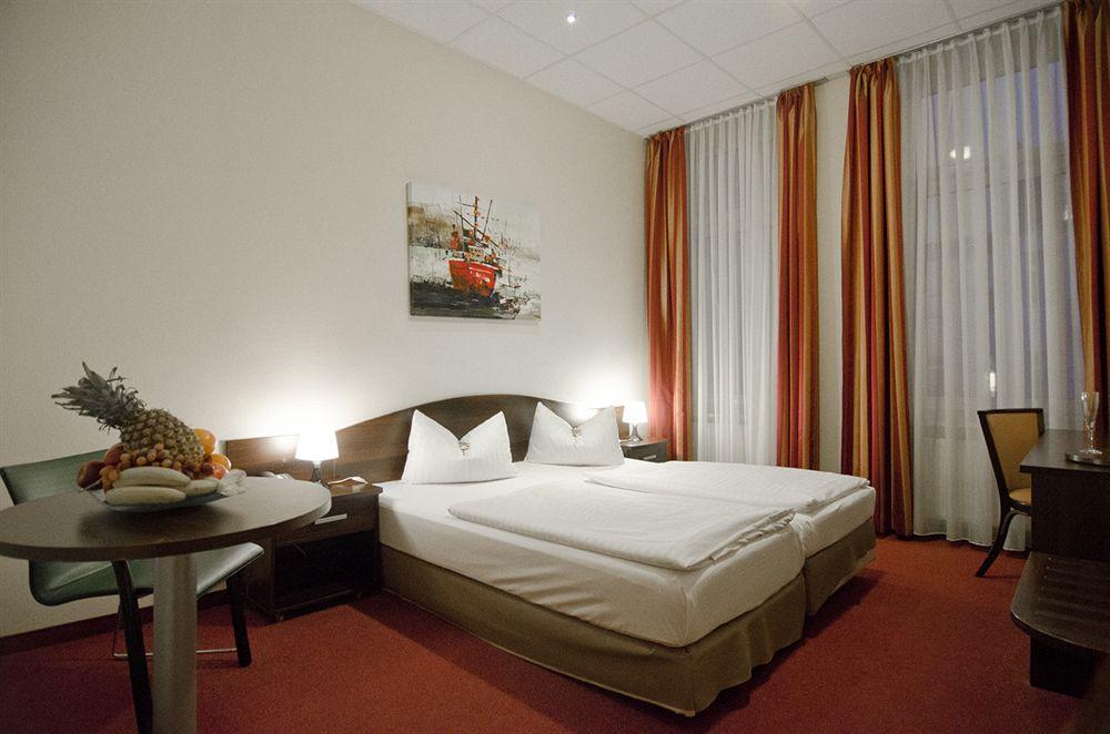 המבורג Hotel Polo Am Zob מראה חיצוני תמונה