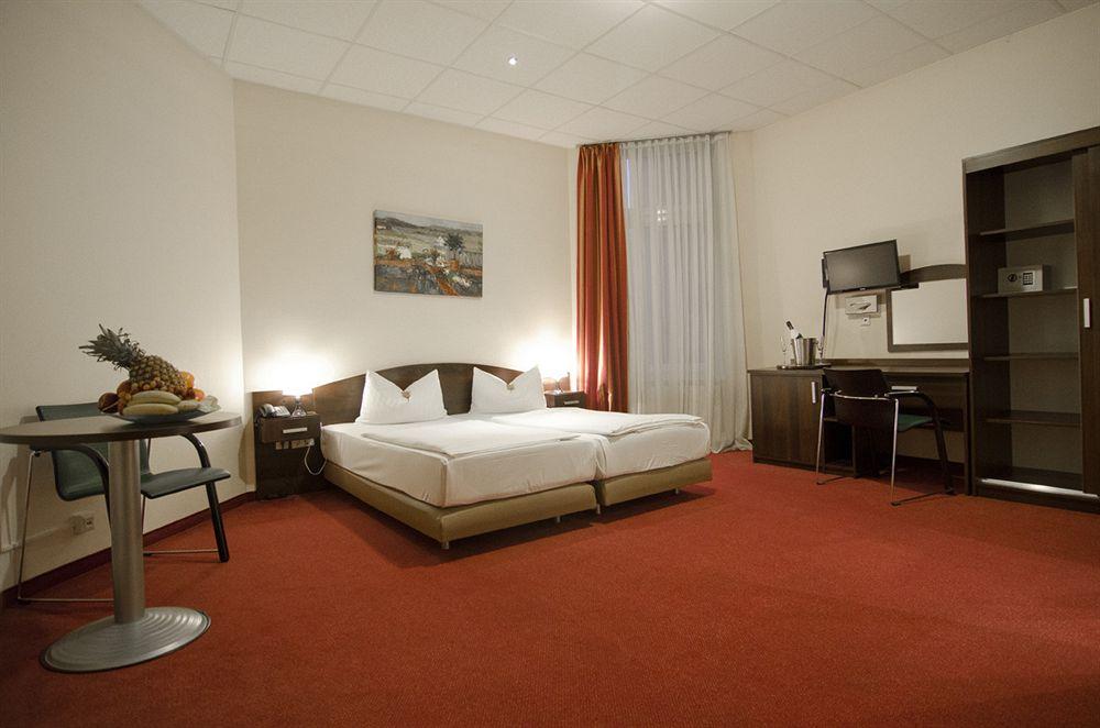המבורג Hotel Polo Am Zob מראה חיצוני תמונה